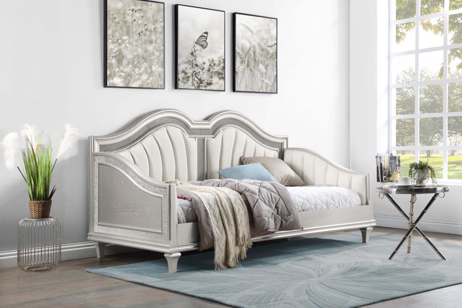 Evangeline Upholstered Twin Daybed