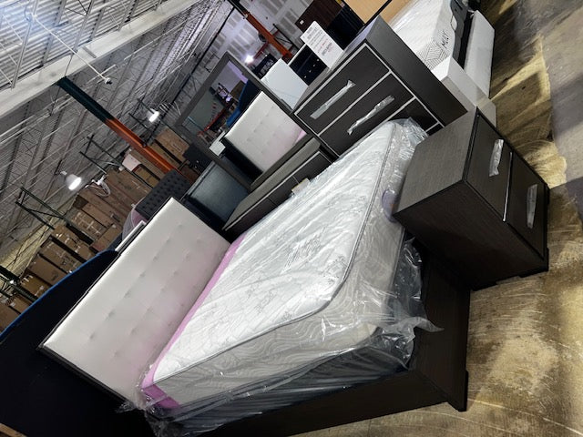 Sharpee Queen Bedroom Set