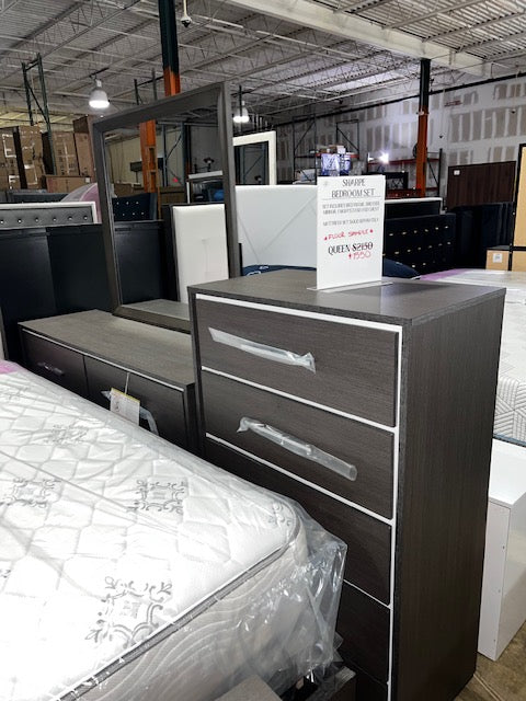 Sharpee Queen Bedroom Set