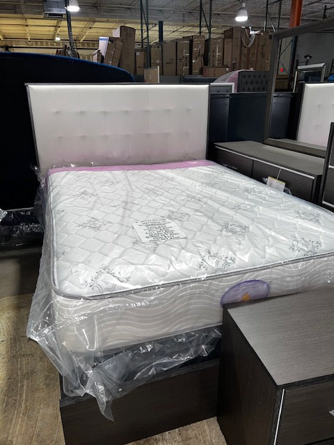 Sharpee Queen Bedroom Set