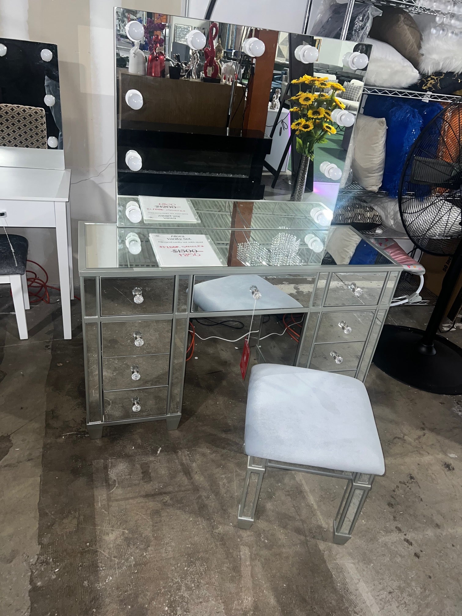 Vanity Set – The Closeout Store
