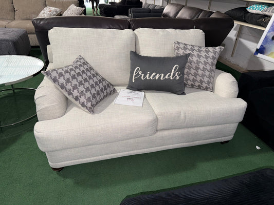 Glen Loveseat