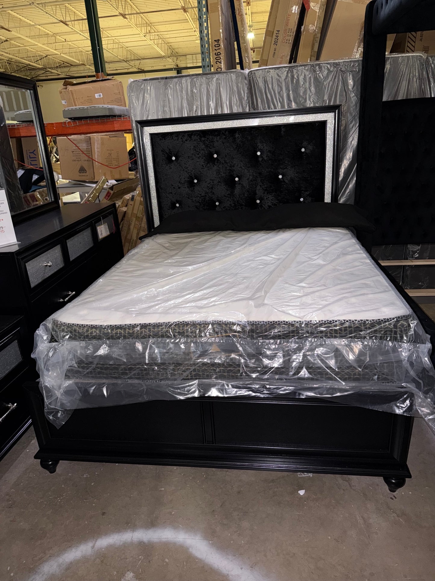 Lila Queen Bedroom Set