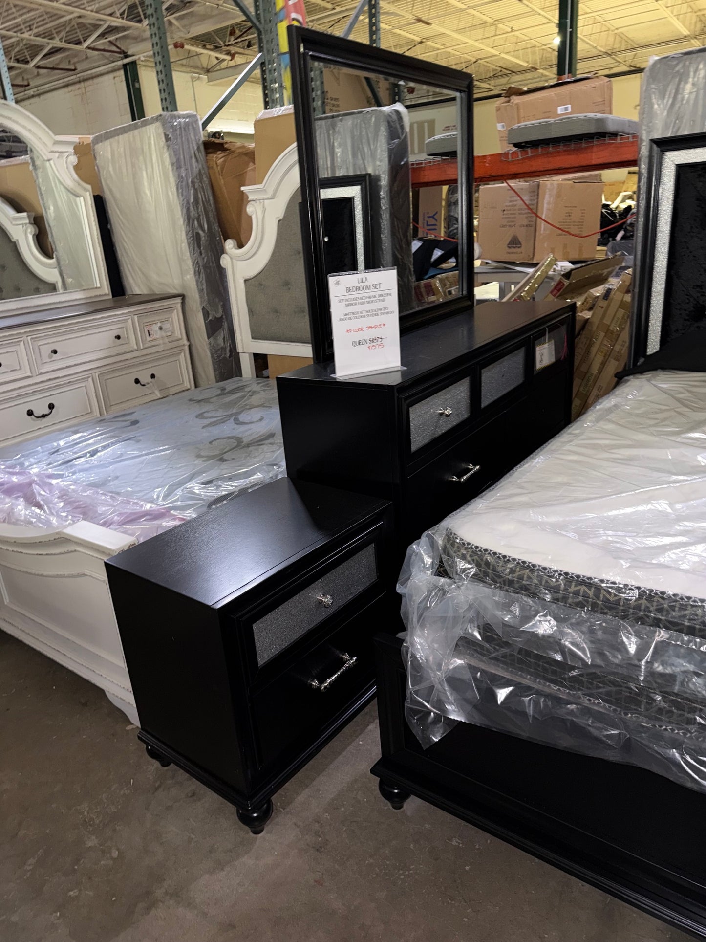 Lila Queen Bedroom Set